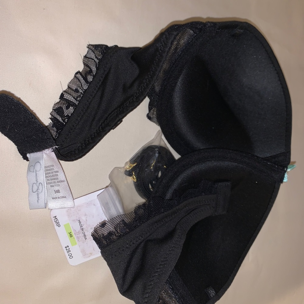 Jessica Simpson Bra. - Picture 7 of 10